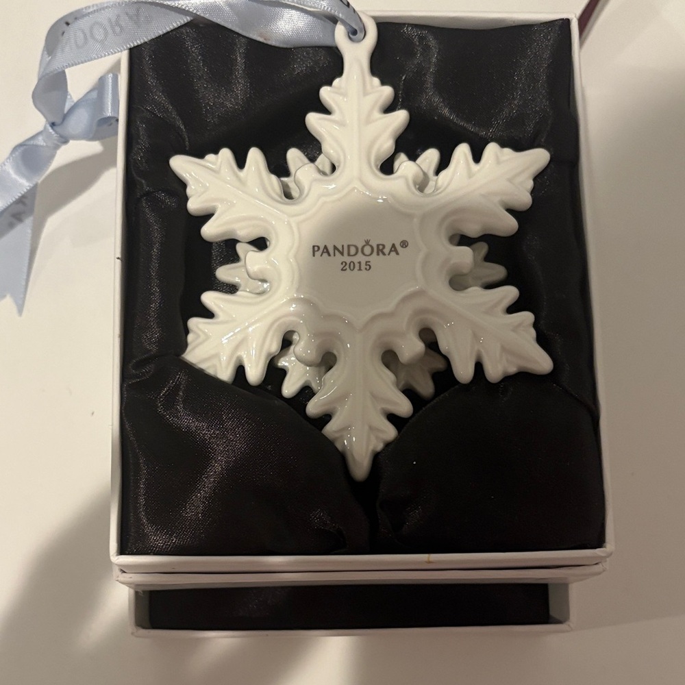Pandora 2017 Elegant White Snowflake Ornament